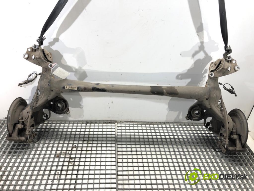 OPEL ASTRA K liftback 2020 81 kW 1.2 Turbo (68) 1199 Výstuha zad 