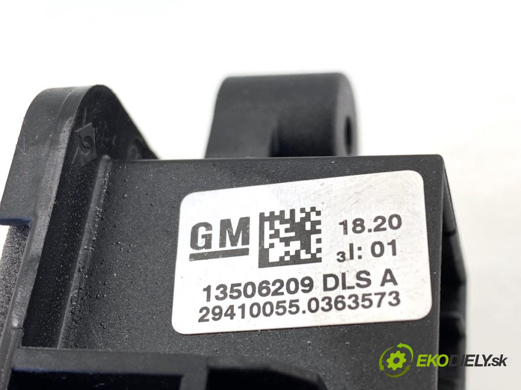 OPEL ASTRA K liftback 2020 81 kW 1.2 Turbo (68) 1199 Odpor, rezistor kúrenia vzduchu 13506209 (Odpor (rezistor) kúrenia)