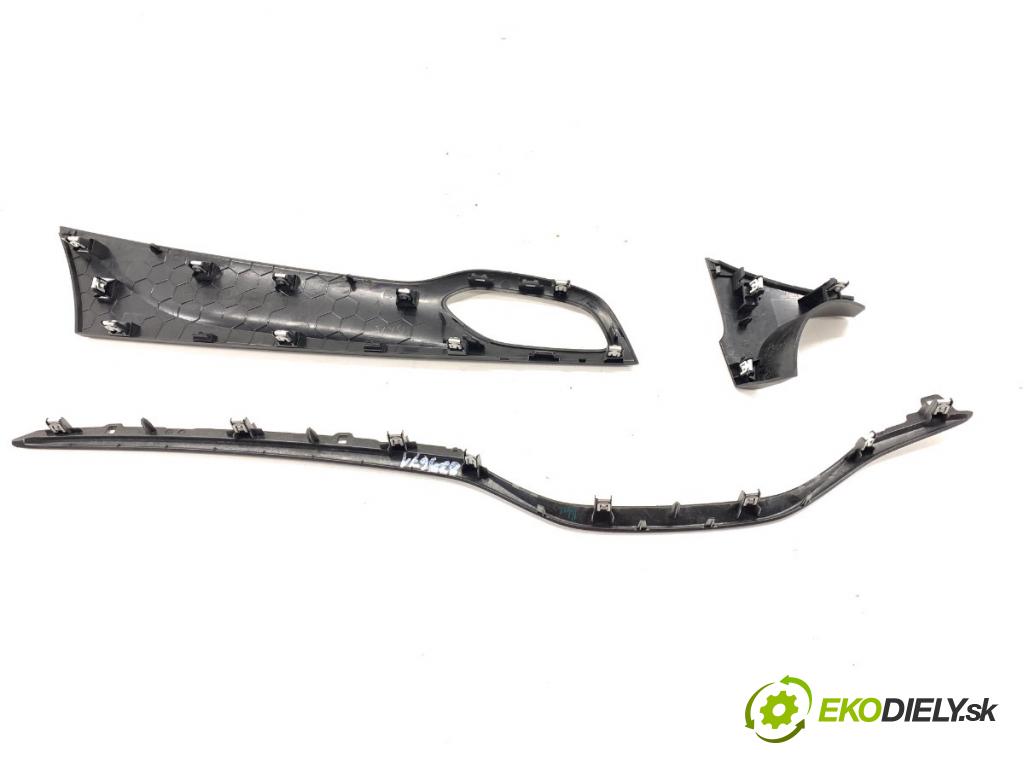 OPEL ASTRA K liftback 2020 81 kW 1.2 Turbo (68) 1199 lišty kryt 39129554 13413023 (Lišta)