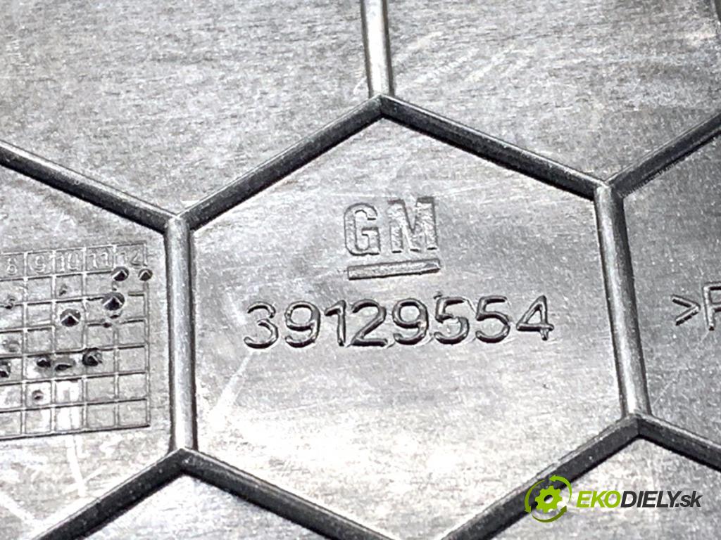 OPEL ASTRA K liftback 2020 81 kW 1.2 Turbo (68) 1199 lišty kryt 39129554 13413023 (Lišta)