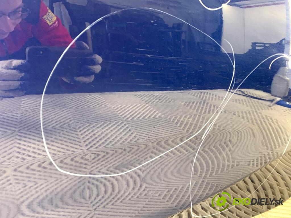 OPEL ASTRA K liftback 2020 81 kW 1.2 Turbo (68) 1199 dveře levý zadní část Z23F