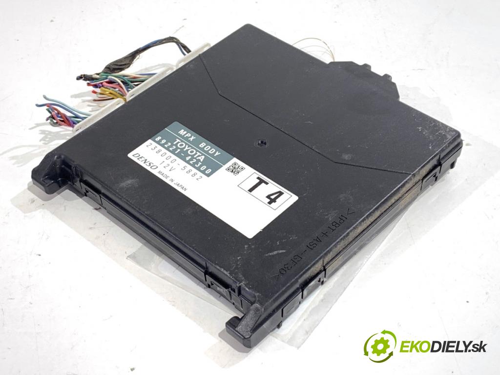 TOYOTA RAV 4 IV SUV 2017 114 kW 2.5 Hybrid 4WD (AVA44_) 2494 Modul komfortu 89221-42300 (Modul komfortu)