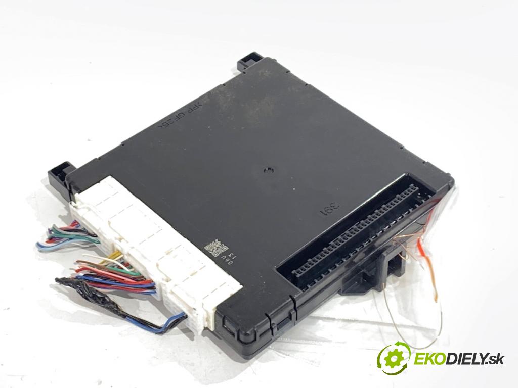 TOYOTA RAV 4 IV SUV 2017 114 kW 2.5 Hybrid 4WD (AVA44_) 2494 Modul komfortu 89221-42300 (Modul komfortu)