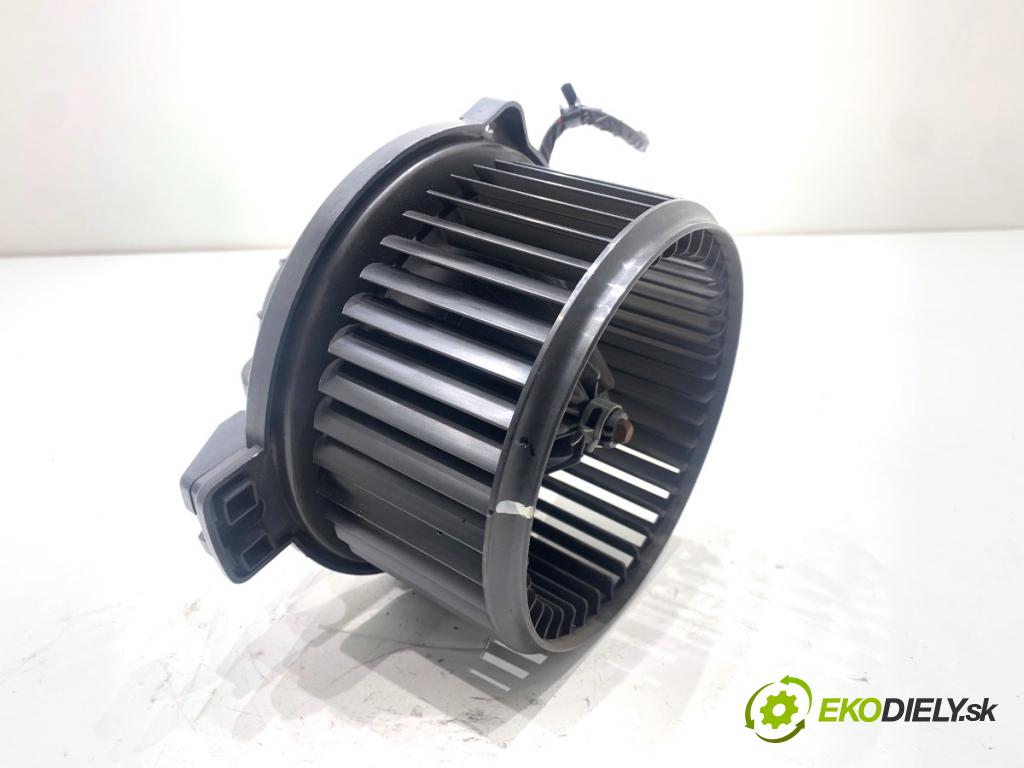 HYUNDAI i40 Kombi 2013 85 kW 1.7 CRDi 1685 ventilátor kúrenia B30883-0510