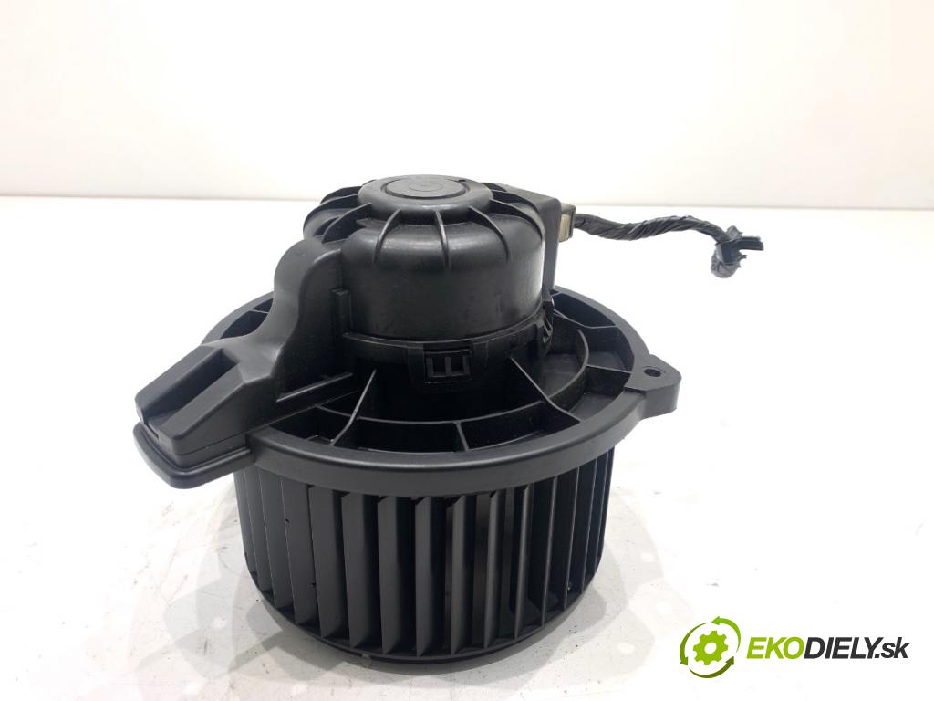 HYUNDAI i40 Kombi 2013 85 kW 1.7 CRDi 1685 ventilátor kúrenia B30883-0510