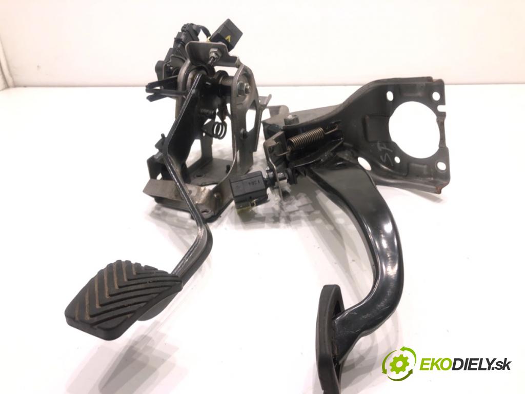 HYUNDAI i40 Kombi 2013 85 kW 1.7 CRDi 1685 PEDÁL: 32800-3X100 (Potenciometer plynového pedálu)