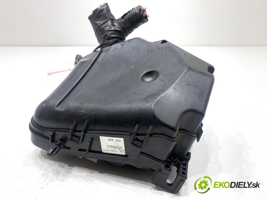 HYUNDAI i40 Kombi 2013 85 kW 1.7 CRDi 1685 Skrinka poistková 91951-3X140 (Poistková skrinka)