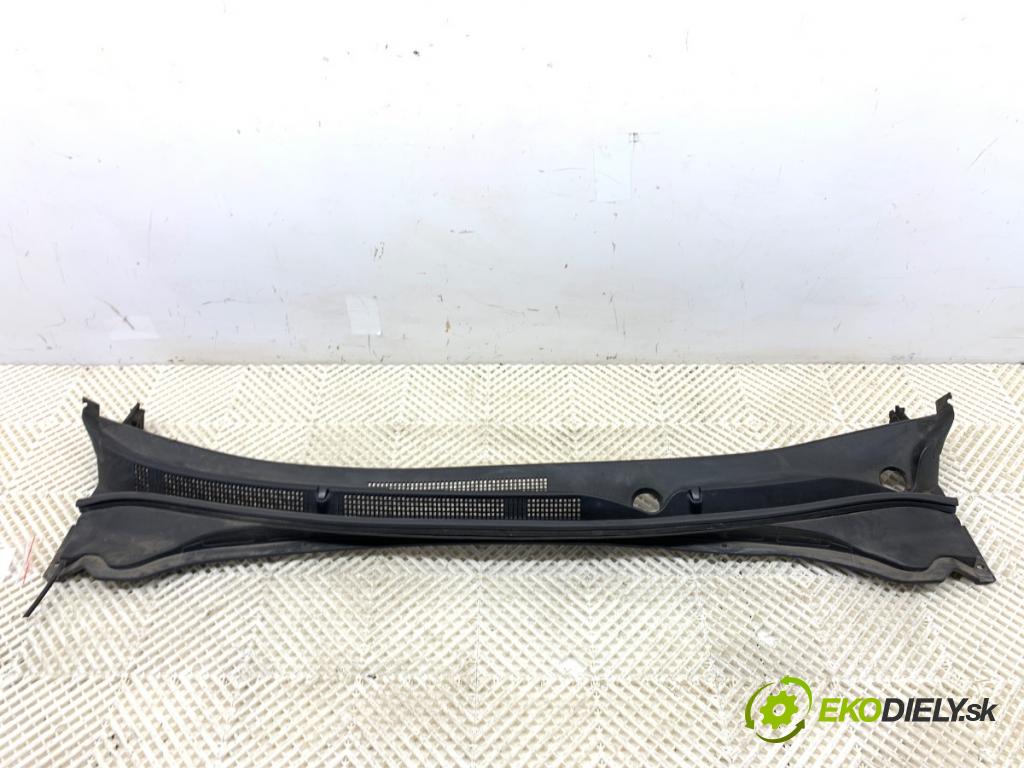 HYUNDAI i40 Kombi 2013 85 kW 1.7 CRDi 1685 torpédo plast pod čelní okno 86151-3Z000 (Plast pod čelním sklem)