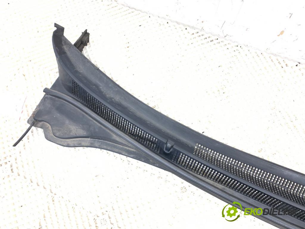 HYUNDAI i40 Kombi 2013 85 kW 1.7 CRDi 1685 torpédo plast pod čelní okno 86151-3Z000 (Plast pod čelním sklem)