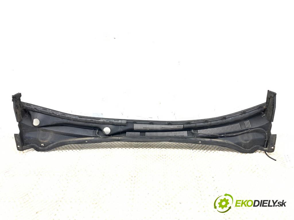 HYUNDAI i40 Kombi 2013 85 kW 1.7 CRDi 1685 torpédo plast pod čelní okno 86151-3Z000 (Plast pod čelním sklem)