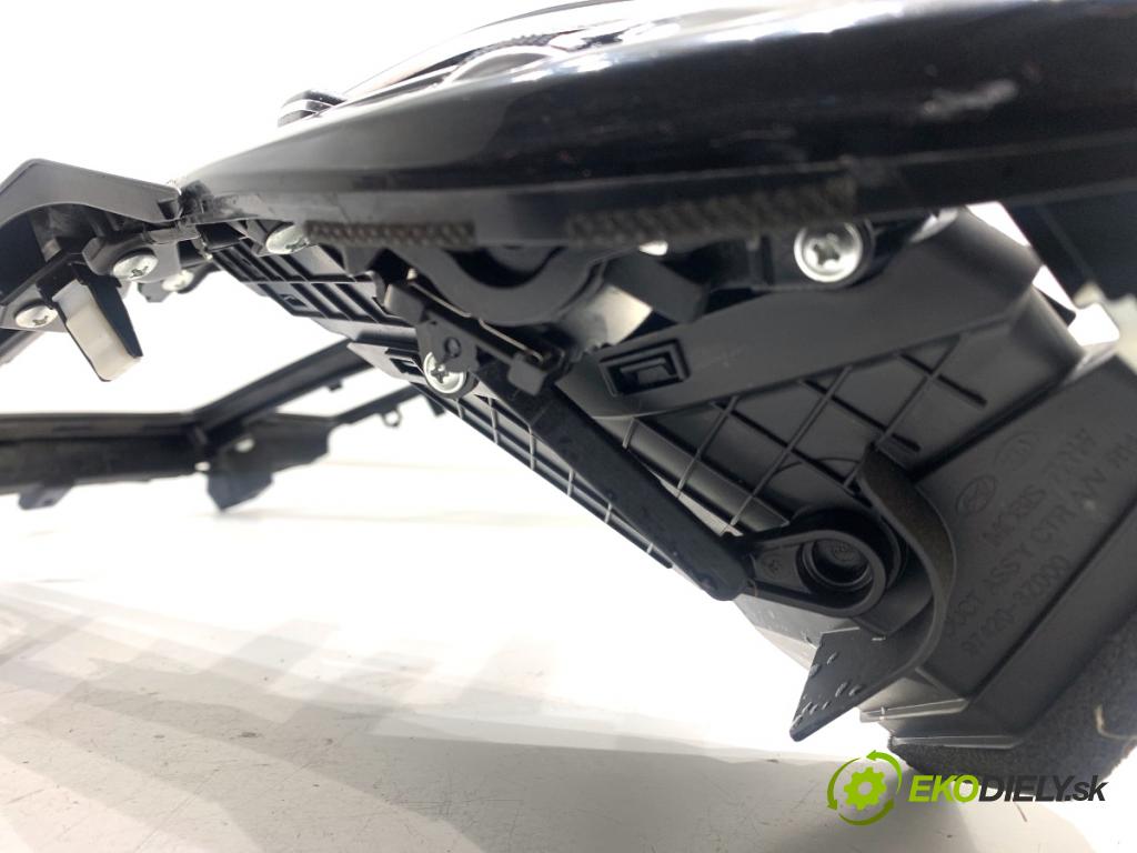 HYUNDAI i40 Kombi 2013 85 kW 1.7 CRDi 1685 Mriežky kúrenia predný 84740-3Z000