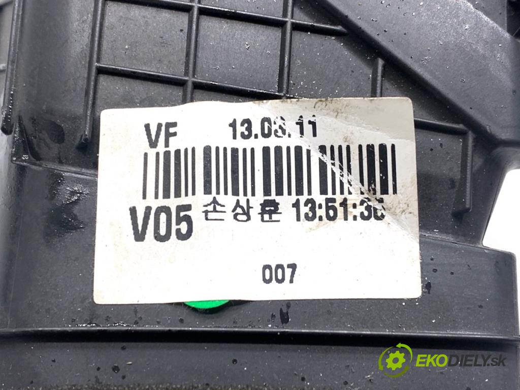 HYUNDAI i40 Kombi 2013 85 kW 1.7 CRDi 1685 Mriežky kúrenia predný 84740-3Z000