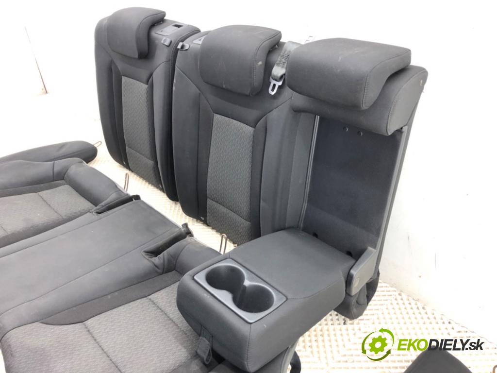 HYUNDAI i40 Kombi 2013 85 kW 1.7 CRDi 1685 Sedadlo druhý rad