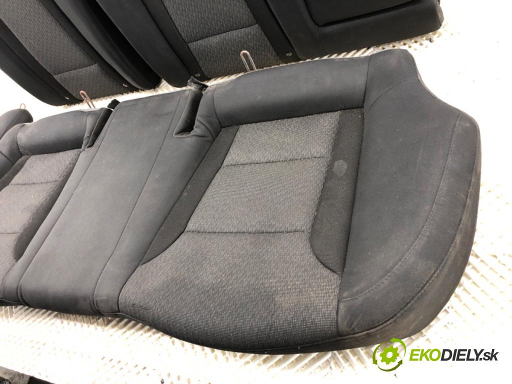 HYUNDAI i40 Kombi 2013 85 kW 1.7 CRDi 1685 Sedadlo druhý rad