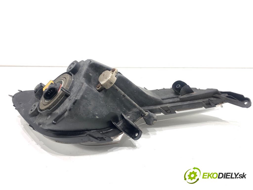 HYUNDAI i40 Kombi 2013 85 kW 1.7 CRDi 1685 hmlové svetlo, hmlovka levý přední část 92201-3Z010