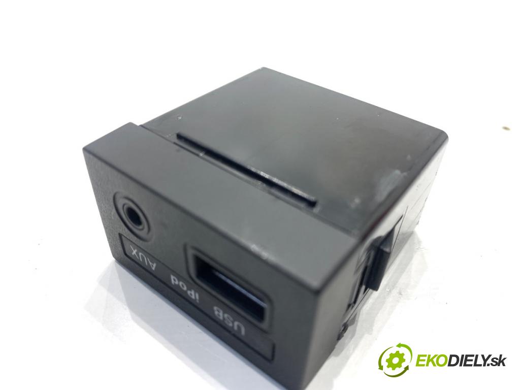 HYUNDAI i40 Kombi 2013 85 kW 1.7 CRDi 1685 HNÍZDO: USB 96120-3Z1504