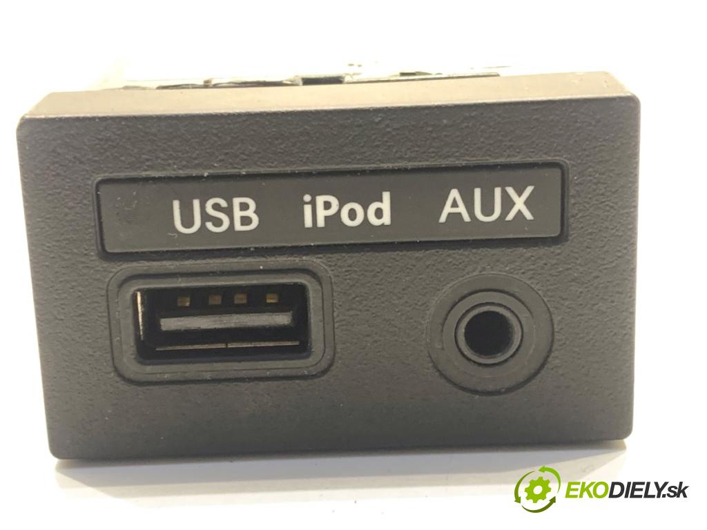 HYUNDAI i40 Kombi 2013 85 kW 1.7 CRDi 1685 HNÍZDO: USB 96120-3Z1504