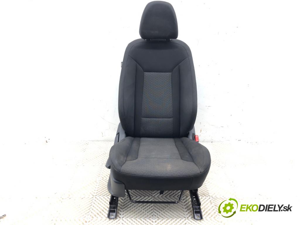 HYUNDAI i40 Kombi 2013 85 kW 1.7 CRDi 1685 Sedadlo pravy predný 