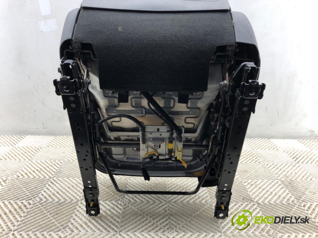 HYUNDAI i40 Kombi 2013 85 kW 1.7 CRDi 1685 Sedadlo pravy predný