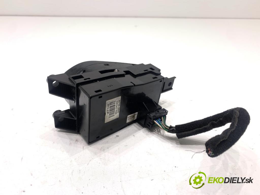 HYUNDAI i40 Kombi 2013 85 kW 1.7 CRDi 1685 kulisa brzdy ruční brzdy 93766-3Z040