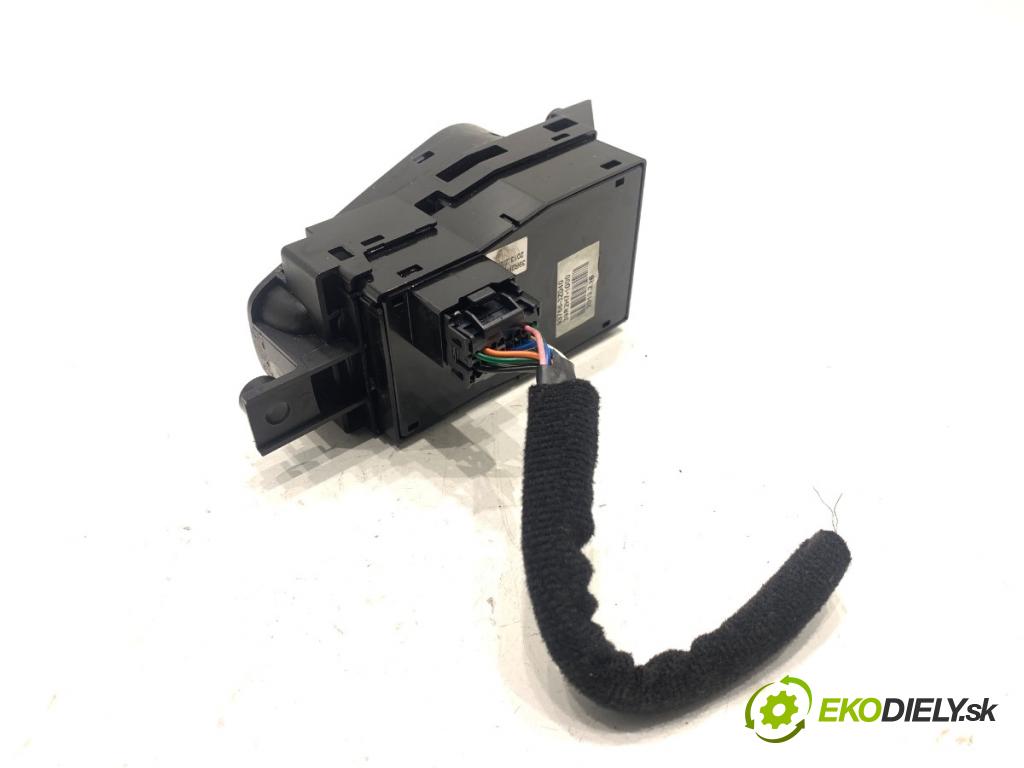 HYUNDAI i40 Kombi 2013 85 kW 1.7 CRDi 1685 kulisa brzdy ruční brzdy 93766-3Z040