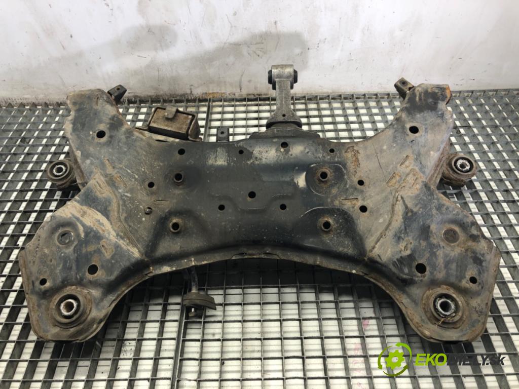 HYUNDAI i40 Kombi 2013 85 kW 1.7 CRDi 1685 výztuha pod motor 62401-3Z100 (Přední výztuha)