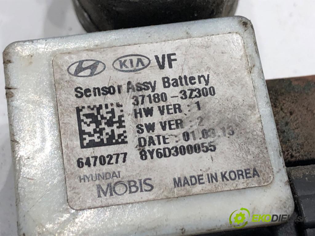 HYUNDAI i40 Kombi 2013 85 kW 1.7 CRDi 1685 svorka MINUS: 37180-3Z300