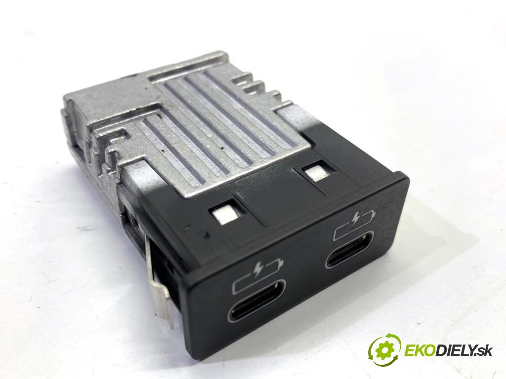 BMW F44 coupe 2021 131 kW 220 i 1998 HNÍZDO: USB 8711938