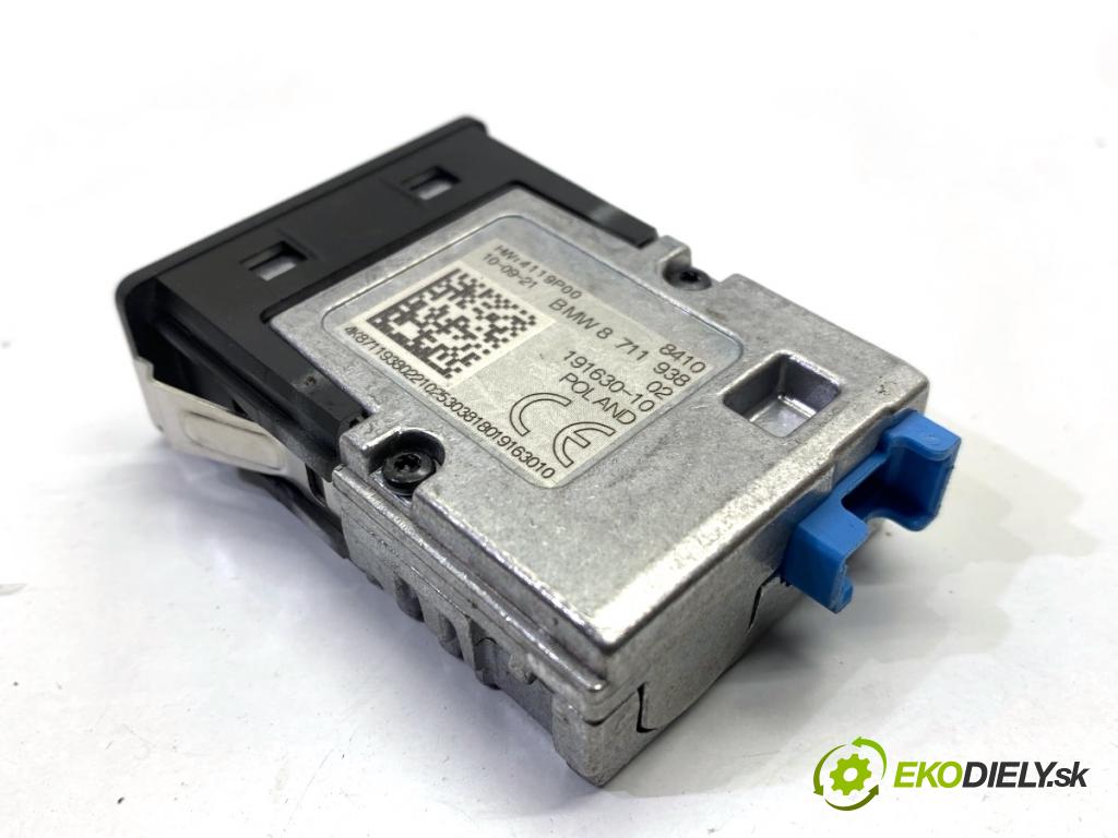 BMW F44 coupe 2021 131 kW 220 i 1998 HNÍZDO: USB 8711938