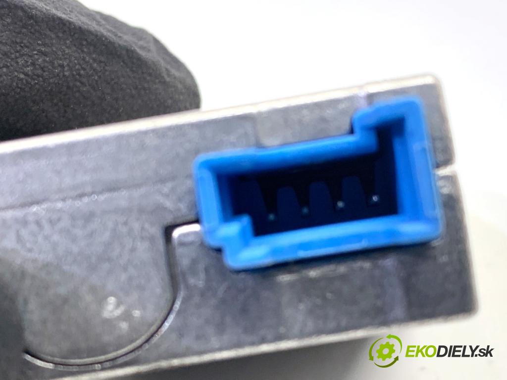 BMW F44 coupe 2021 131 kW 220 i 1998 HNÍZDO: USB 8711938