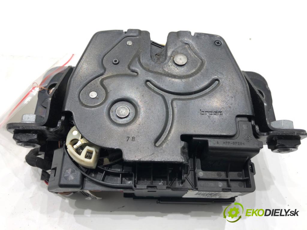 BMW F16 SUV 2014 190 kW xDrive 30 d 2993 zámok dverí zad 912935