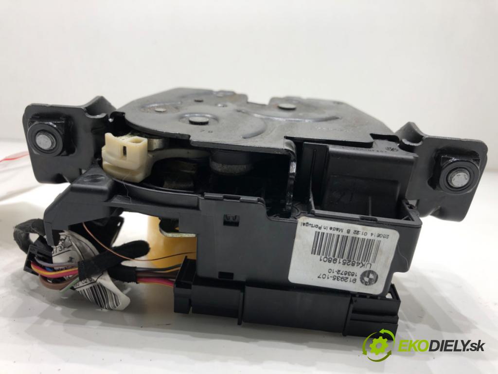 BMW F16 SUV 2014 190 kW xDrive 30 d 2993 zámok dverí zad 912935