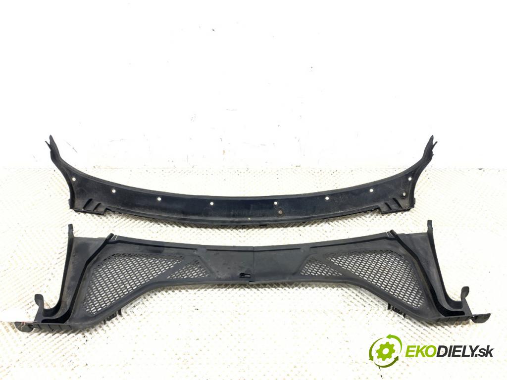 BMW F16 SUV 2014 190 kW xDrive 30 d 2993 torpédo plast pod čelní okno 15671610 (Plast pod čelním sklem)