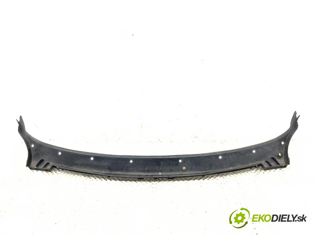 BMW F16 SUV 2014 190 kW xDrive 30 d 2993 torpédo plast pod čelní okno 15671610 (Plast pod čelním sklem)