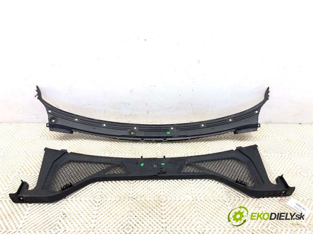 BMW F16 SUV 2014 190 kW xDrive 30 d 2993 torpédo plast pod čelní okno 15671610 (Plast pod čelním sklem)