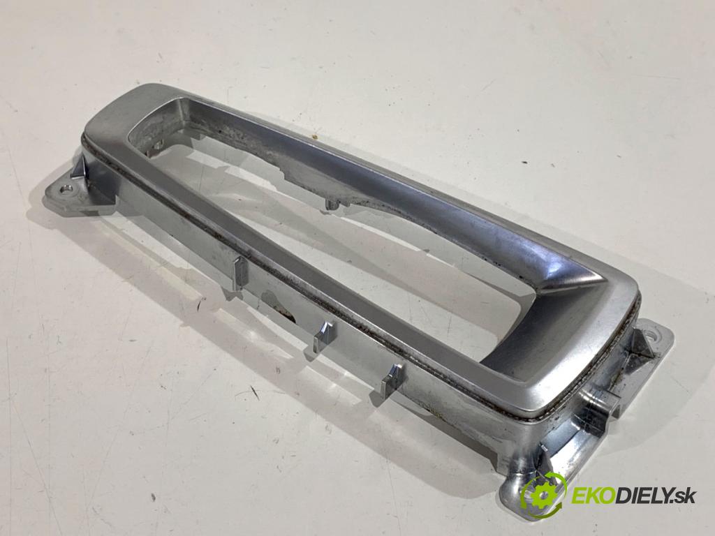 BMW F16 SUV 2014 190 kW xDrive 30 d 2993 lišty kryt 9252537 9252113 (Lišta)