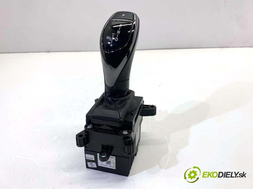 BMW F16 SUV 2014 190 kW xDrive 30 d 2993 Kulisa 9353957 (Rýchlostná páka (kulisa))