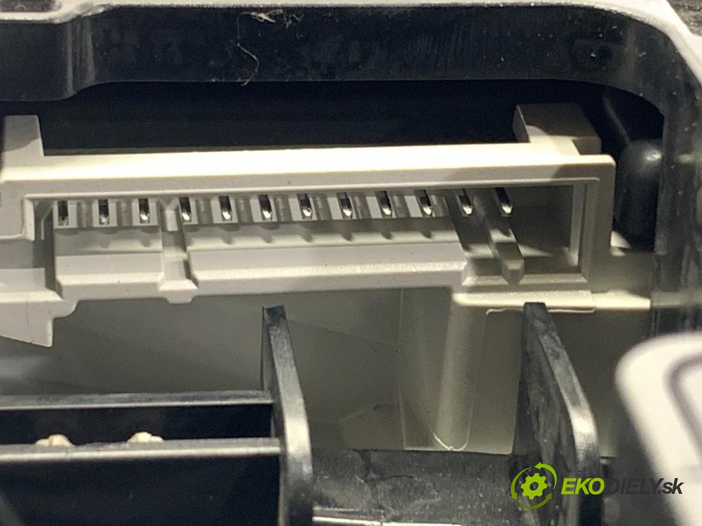 BMW F16 SUV 2014 190 kW xDrive 30 d 2993 Svetlo stropné 9354366