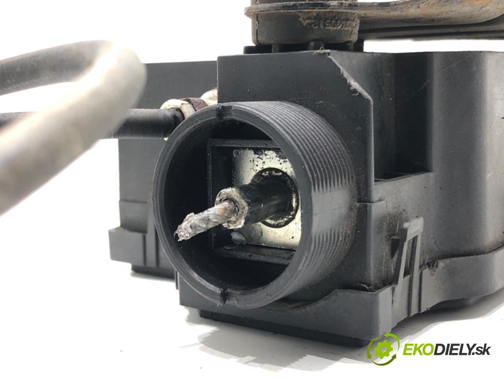 BMW F16 SUV 2014 190 kW xDrive 30 d 2993 BRZDA: ruční elektrický  (Ruční brzda)