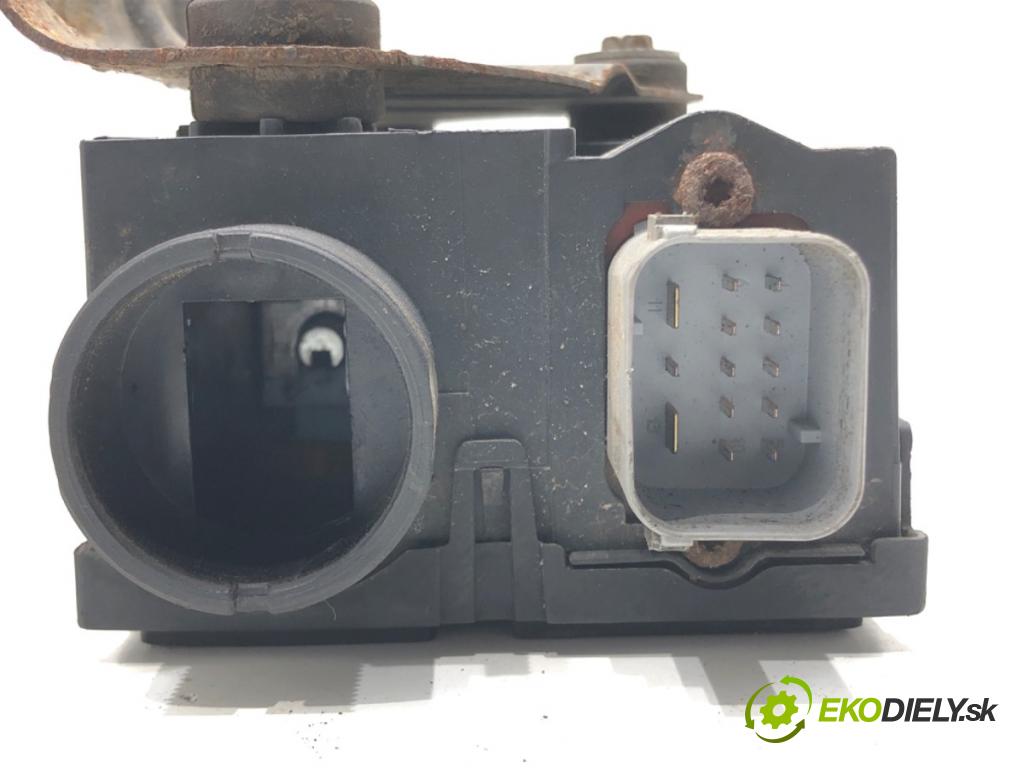 BMW F16 SUV 2014 190 kW xDrive 30 d 2993 BRZDA: ruční elektrický  (Ruční brzda)