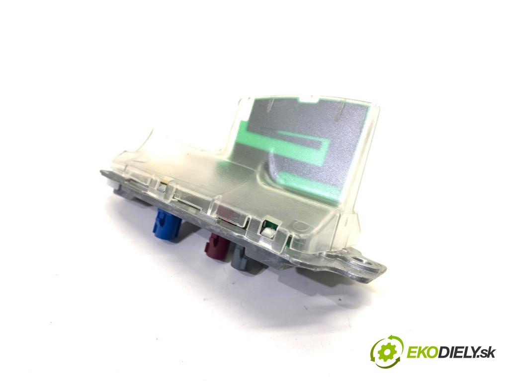 BMW F16 SUV 2014 190 kW xDrive 30 d 2993 ANTENA 9226896