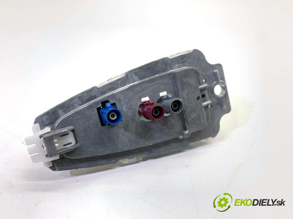 BMW F16 SUV 2014 190 kW xDrive 30 d 2993 ANTENA 9226896