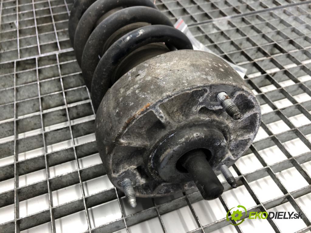 BMW F16 SUV 2014 190 kW xDrive 30 d 2993 tlumič pravý přední část