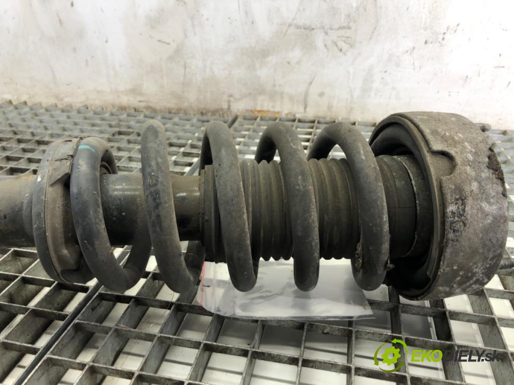 BMW F16 SUV 2014 190 kW xDrive 30 d 2993 tlumič pravý přední část