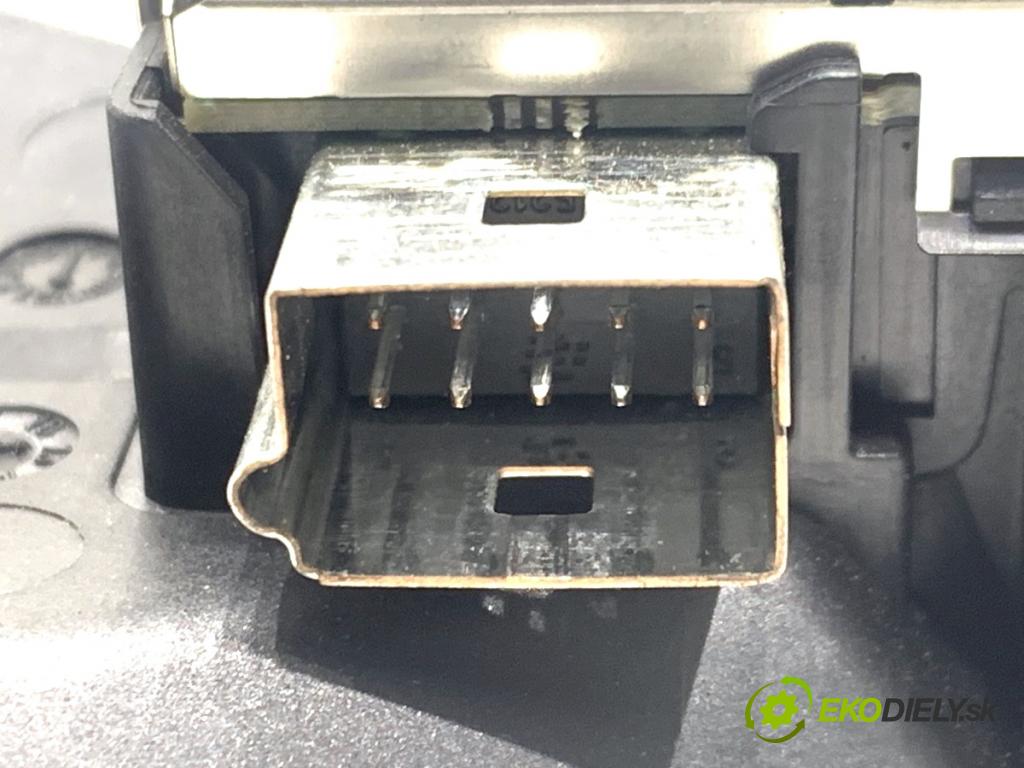 BMW F16 SUV 2014 190 kW xDrive 30 d 2993 KAMERA okna prednej 9352750