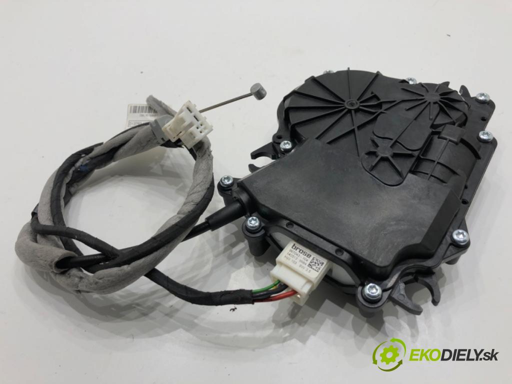 BMW F16 SUV 2014 190 kW xDrive 30 d 2993 VLAK: dveří zadní část 7318696