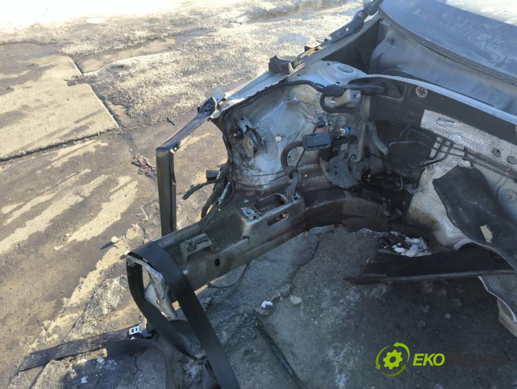 VW GOLF VII Kombi 2015 66 kW 1.6 TDI 1598 karoséria ČTVRŤÁK: Blatník prah strecha PODŁUŻNICA