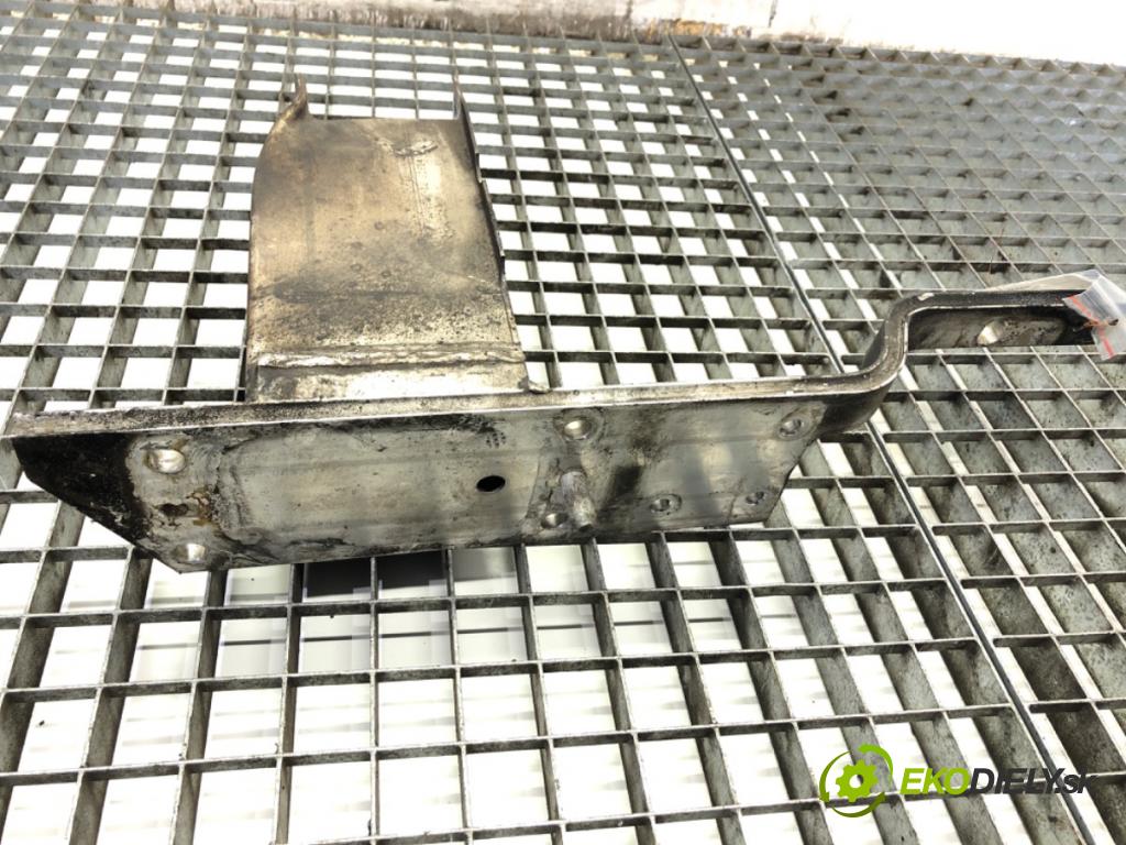 BMW F16 SUV 2014 190 kW xDrive 30 d 2993 držák mačkání přední část pravá 7294508