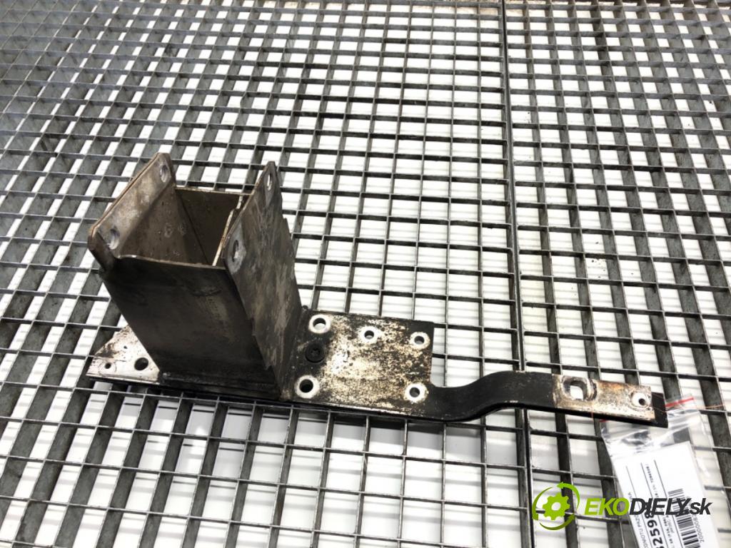 BMW F16 SUV 2014 190 kW xDrive 30 d 2993 držiak stláčanie predný pravá 7294508