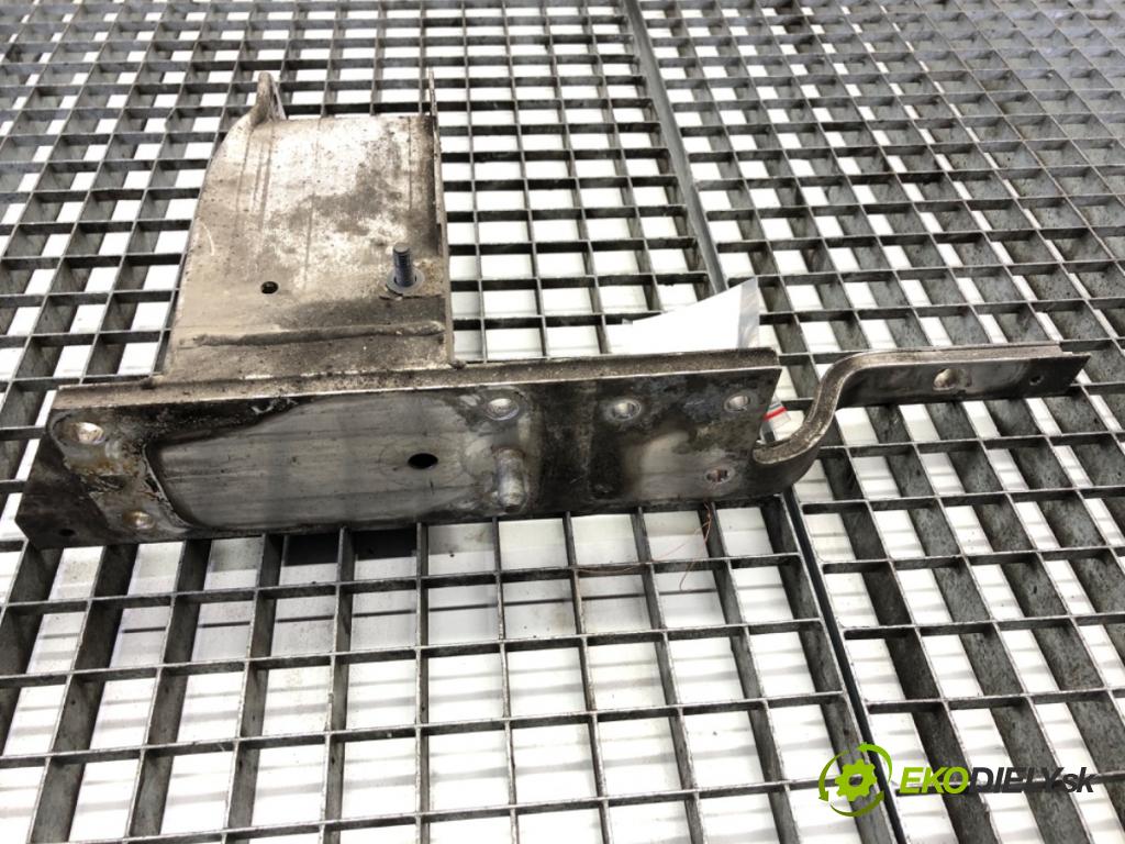 BMW F16 SUV 2014 190 kW xDrive 30 d 2993 držák mačkání přední část levá strana 7294507